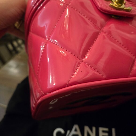 Chanel Barbie Heart Vanity Bag - Picture 5 of 12